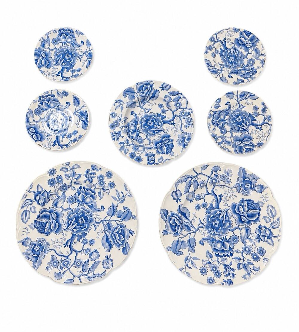 7 Johnson Brothers English Chippendale Blue 1 Soup Plate 2 Dinner Plates 2 + 2